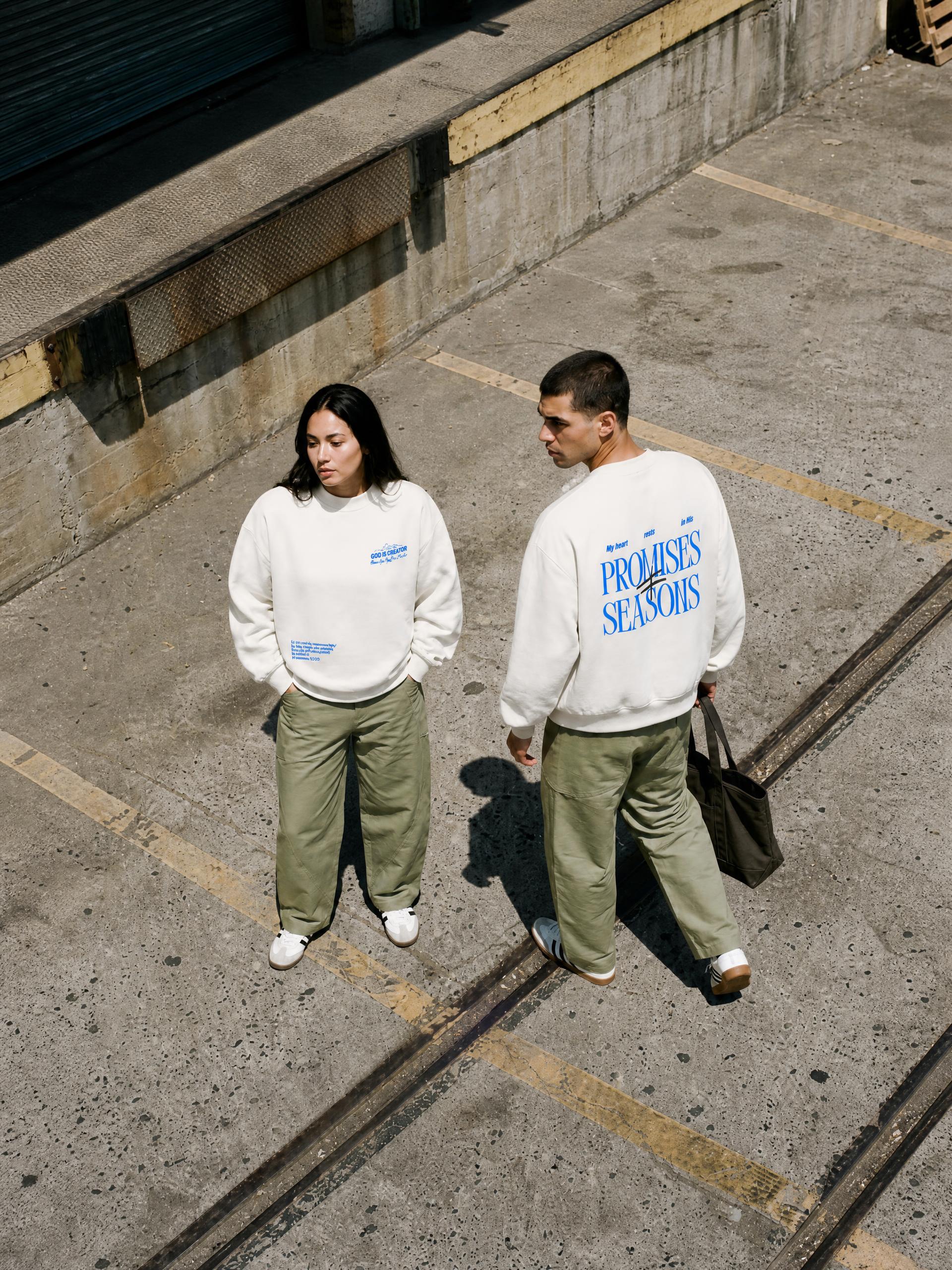 sweatshirt,fall,winter,cozy,warm,comfy